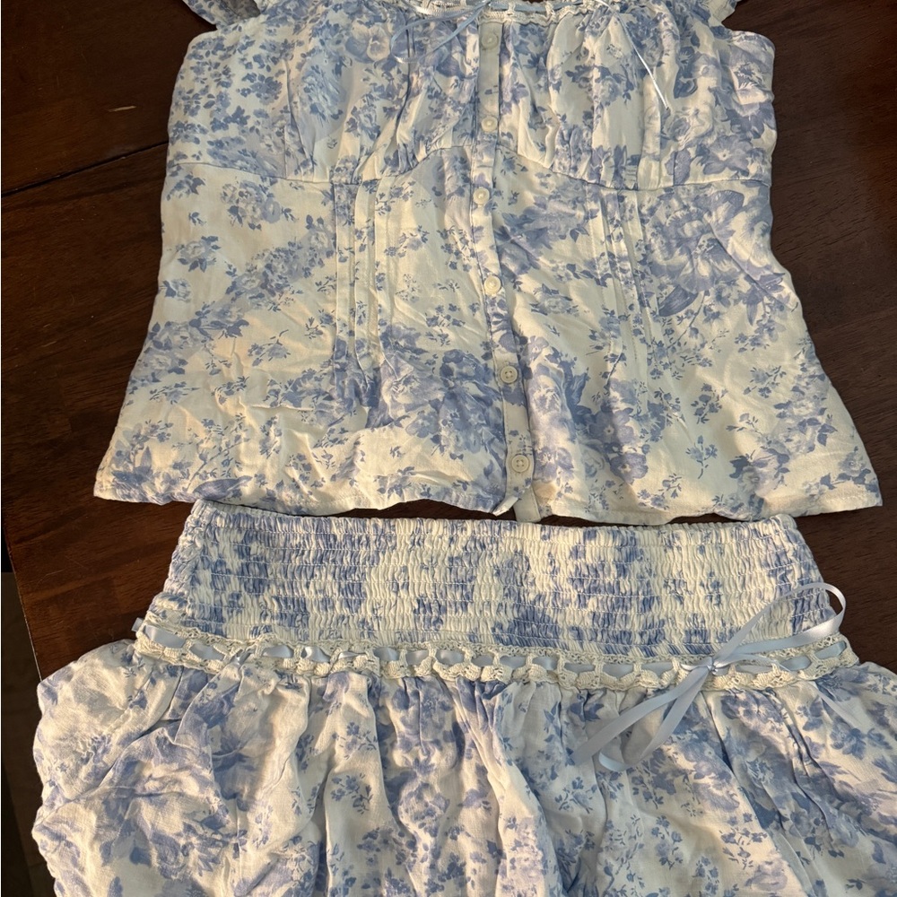 Hollister Light Blue and White Floral Set